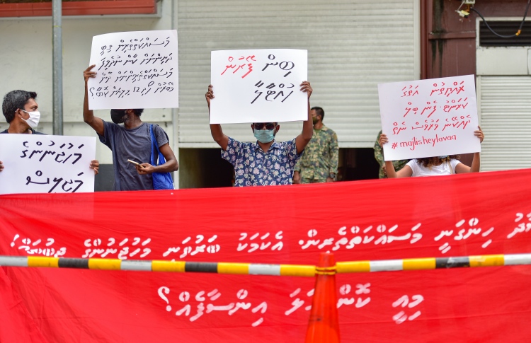 މަގުތަކުގައި އެއްނުވެ ހިޔާލުފާޅު ކުރޭ: ފައިރޫޝް