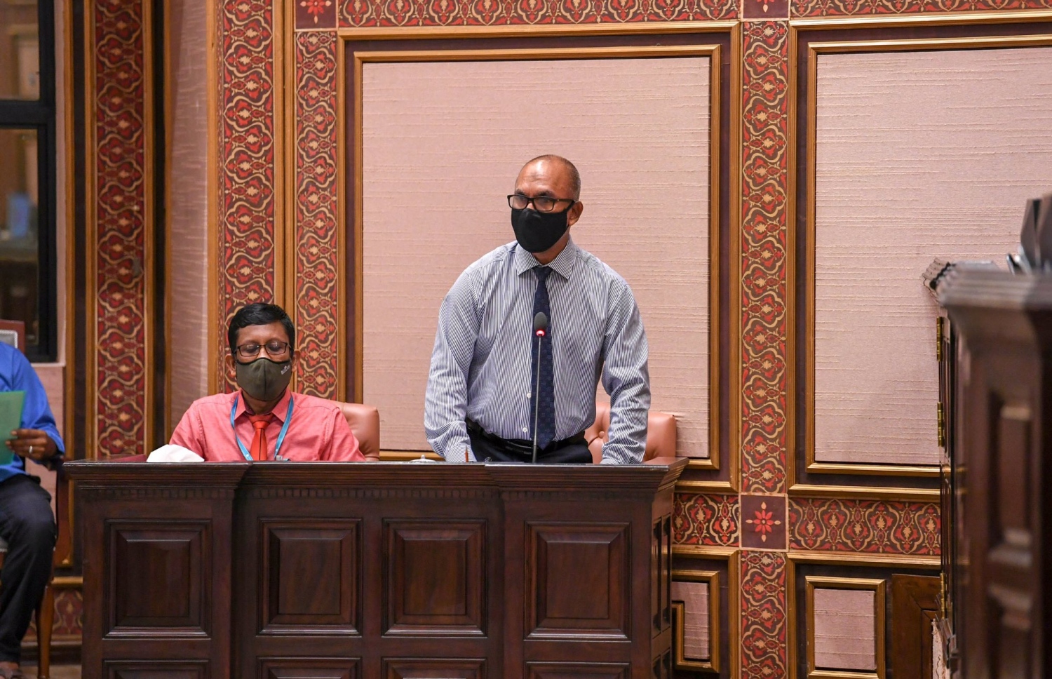 ރައްޔިތުންގެ މަޖިލީހުގެ މިއަދުގެ ޖަލްސާގައި އިސްލާމިކް މިނިސްޓަރު ޑރ. ޒާހިރު ވާހަކަ ދައްކަވަނީ.---ފޮޓޯ: މަޖިލިސް