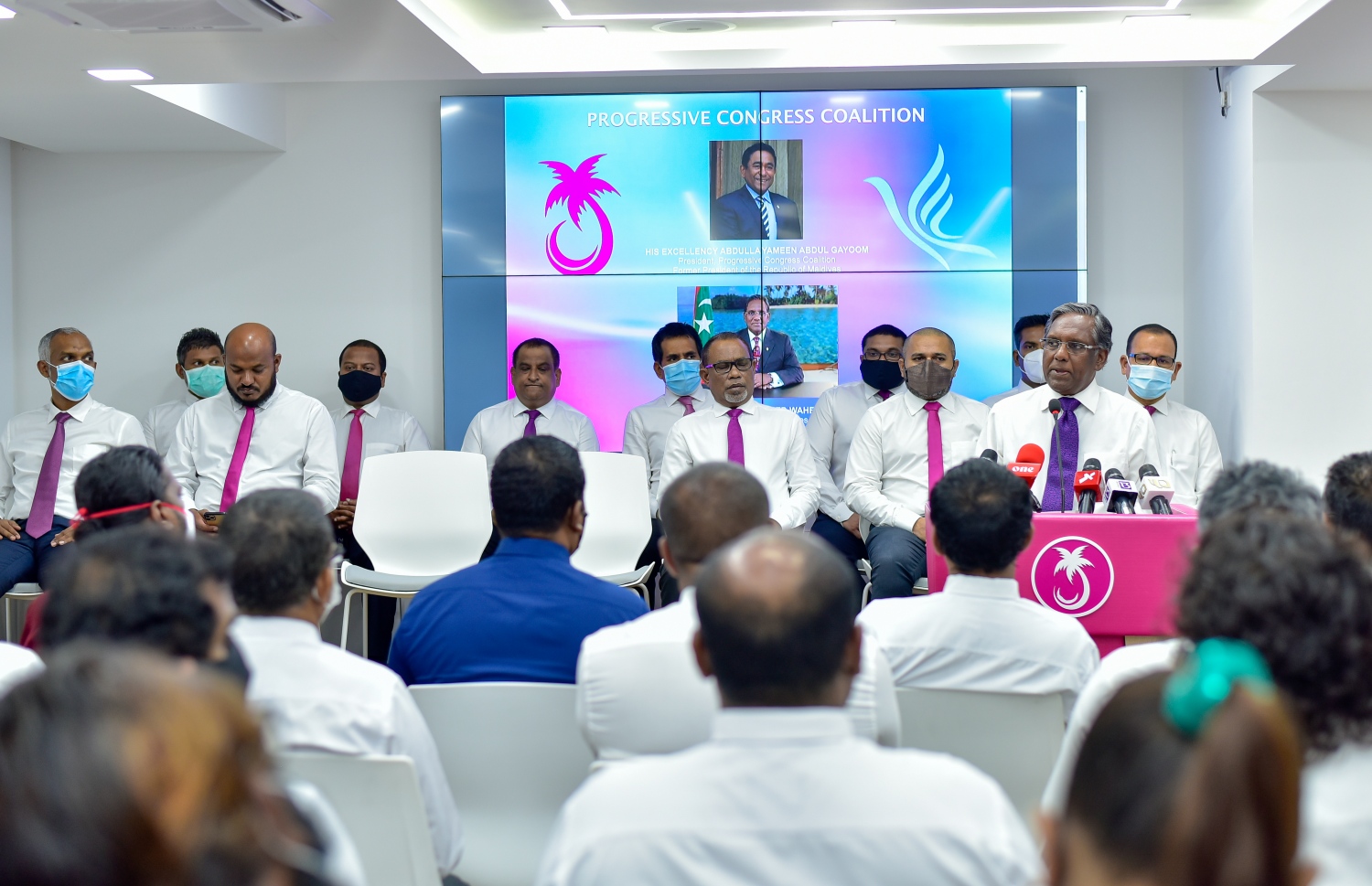 ވަހީދު އެޑްވައިޒަރަކަށް ހަމަޖެއްސުމަށް އިދިކޮޅު ކޯލިޝަނުން މިރޭ ބޭއްވި ހަފްލާ: ވަހީދު ވިދާޅުވީ ޕީޕީއެމަކީ ވަރުގަދަ ސިޔާސީ ޕާޓީއަކަށް ހައްދަވާނެ ކަމަށް-- ފޮޓޯ: އަހުމަދު އަވްޝަން/މިހާރު