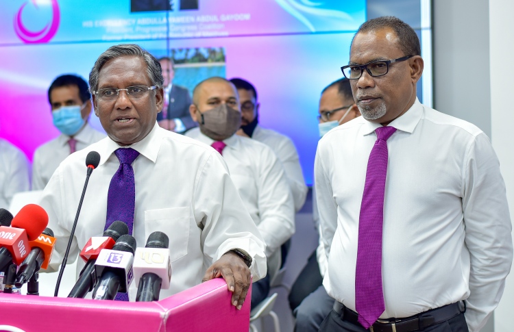 "ތެޔޮ ވިޔަފާރީގެ ވާހަކަ ދައްކަނީ ވަހީދު ދެކެ ބިރުން"