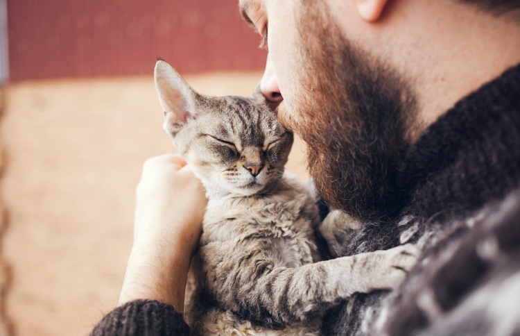 ފިރިހެނުން ބުޅާ ގެންގުޅުމަކީ މައްސަލައެއްތަ؟