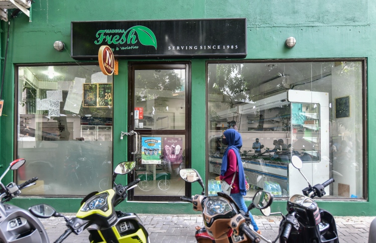 ފިހާރަތައް ހުޅުވޭނީ ހަވީރު ހަތަރެއް ޖަހަންދެން