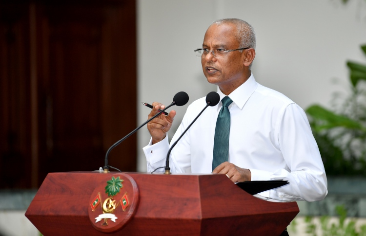 ރައީސް، ތައިރޮއިޑްގެ ފަރުވާއަކަށް ސިންގަޕޫރަށް