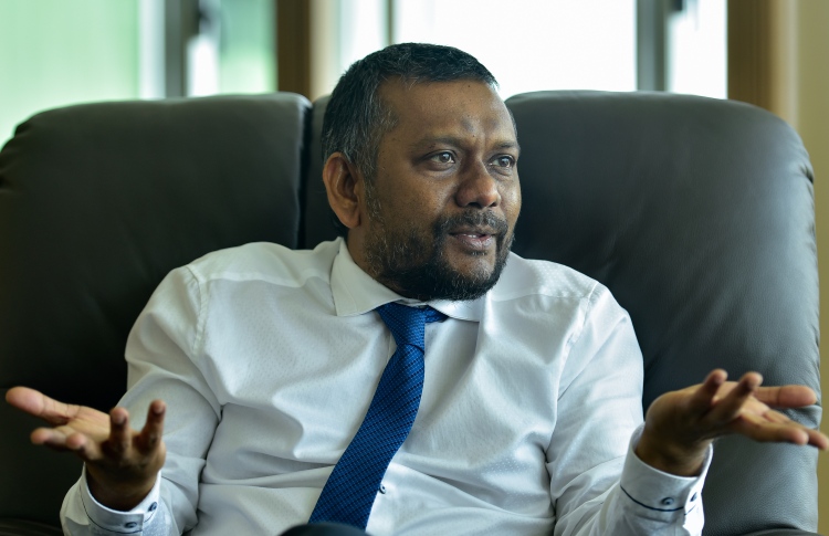 ސަރުކާރުގެ ބޭނުމަށް މެމްބަރުންނަށް ގުޅާނަން: ފައްޔާޒު