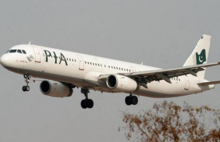 ޕީއައިއޭގެ ގިނަ ޕައިލެޓުންގެ އަތުގައި ފޭކް ލައިސަންސް