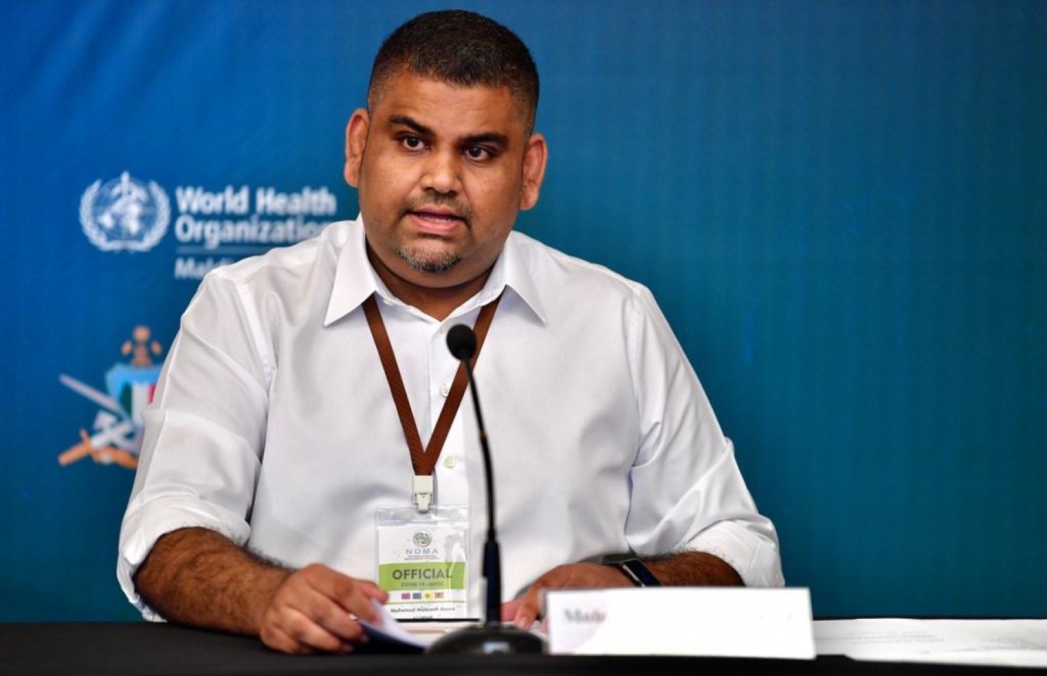 އެންއީއޯސީގެ މީޑިއާ ބްރީފިންއެއްގައި މަބްރޫކް ވާހަކަ ދައްކަވަނީ.