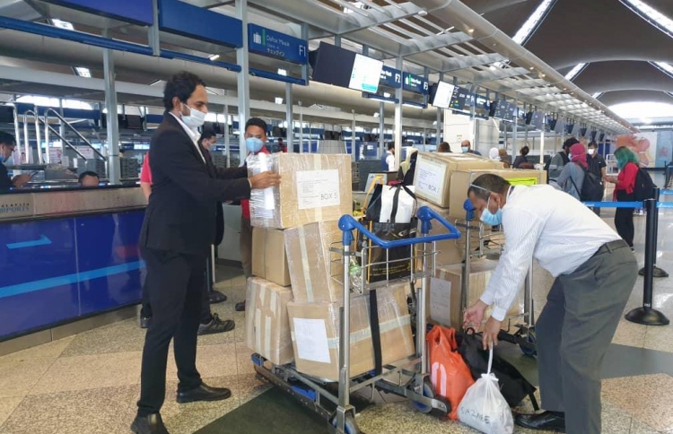 ލޮކްޑައުންގައި ފޮރިން މިިނިސްޓްރީން ބޭސް ވެސް ގެނެސްދިން