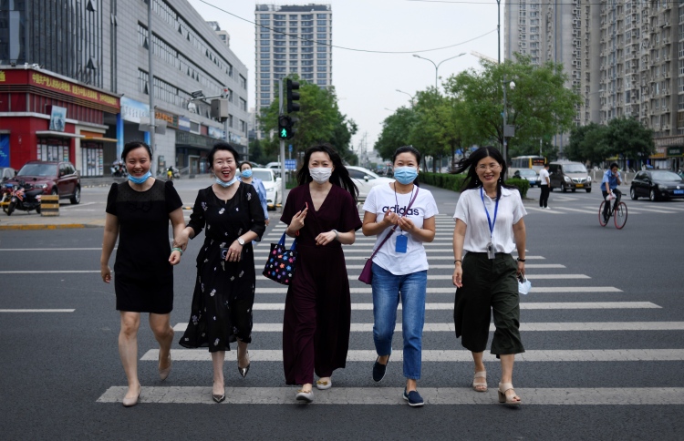 ޗައިނާގެ ބައި މިލިއަން މީހުން އަލުން ލޮކްޑައުން އަށް