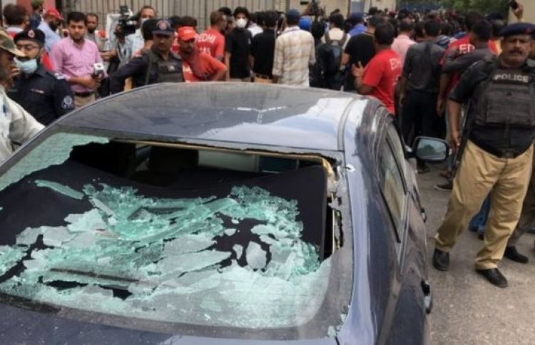 ކަރާޗީ ސްޓޮކް އެކްސްޗޭންޖަށް ހަމަލާދީ ހަތް މީހުން މަރު