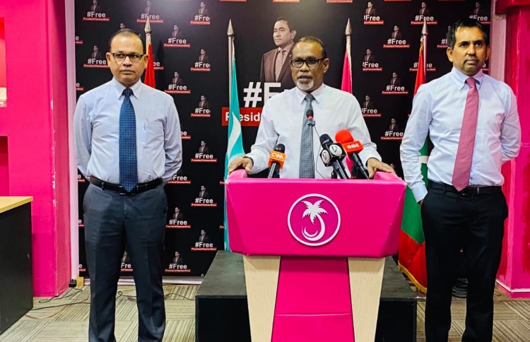 ފެންނަނީ އަދީބުގެ އެހީތެރިކަން ހޯދާތަން: އިދިކޮޅު