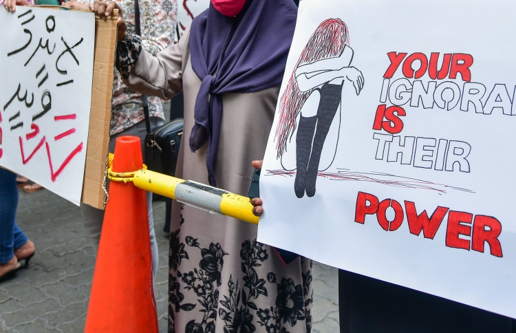 އިދިކޮޅުގެ ތުހުމަތު: ޖިންސީ ގޯނާކުރި މީހާ ފޮރުވަނީ!