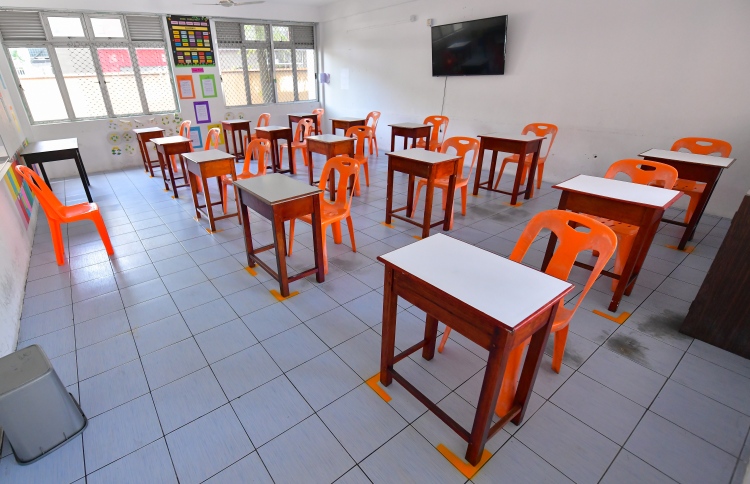 ސްކޫލު ހުޅުވަން ތައްޔާރު، ފެންނަނީ ތަފާތު މަންޒަރެއް