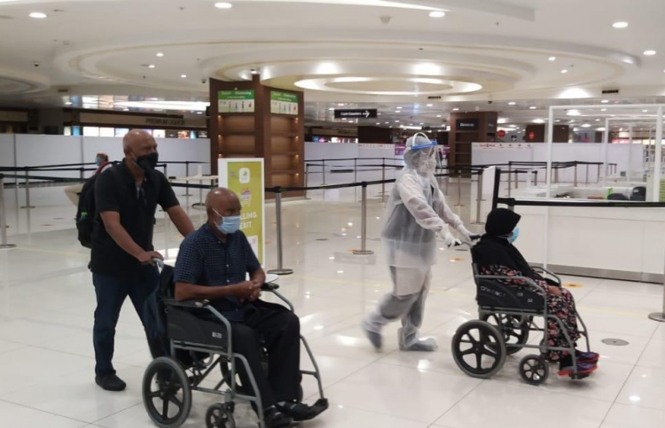 Maldivian patients arrived in Cochin International Airport, for advanced medical treatment in India. PHOTO/INDIAN HIGH COMMISSION