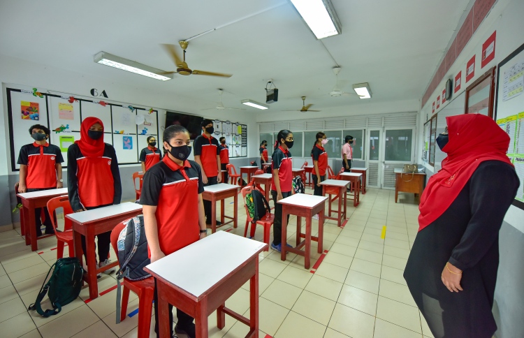 އިސްކަންދަރު ސްކޫލުގެ ކުދިންގެ ފޮތް ދަބަސްތަކަށް ލުޔެއް