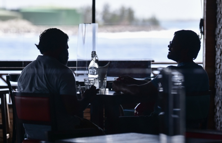 ފިހާރަ/ކެފޭތަކުގެ ހިދުމަތް 9:30 ވަންދެން ލިބޭނެ