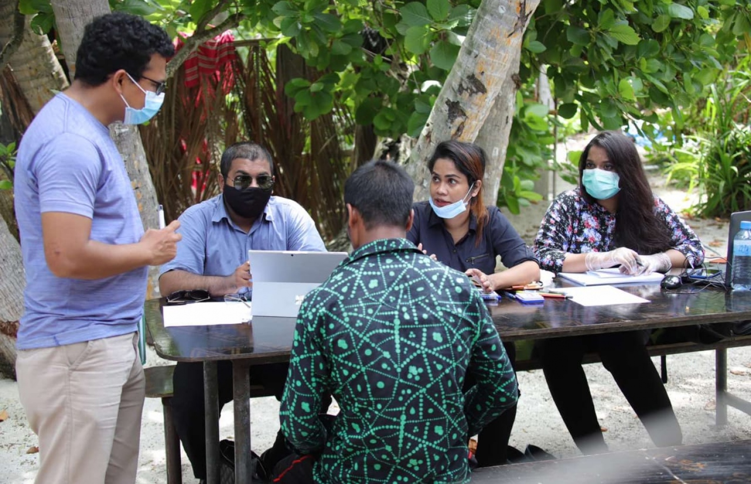 ބޮޑުފިނޮޅުގައި މަސައްކަތް ކުރުވައި ފައިސާ ނުދިން ބިދޭސީންގެ ހައްގުގައި ޕީއައިއެލްސީގެ ވަކީލުން އެ ރަށަށް ގޮސް މިދިޔަ އަހަރު ހަރަކާތްތެރިވަނީ.