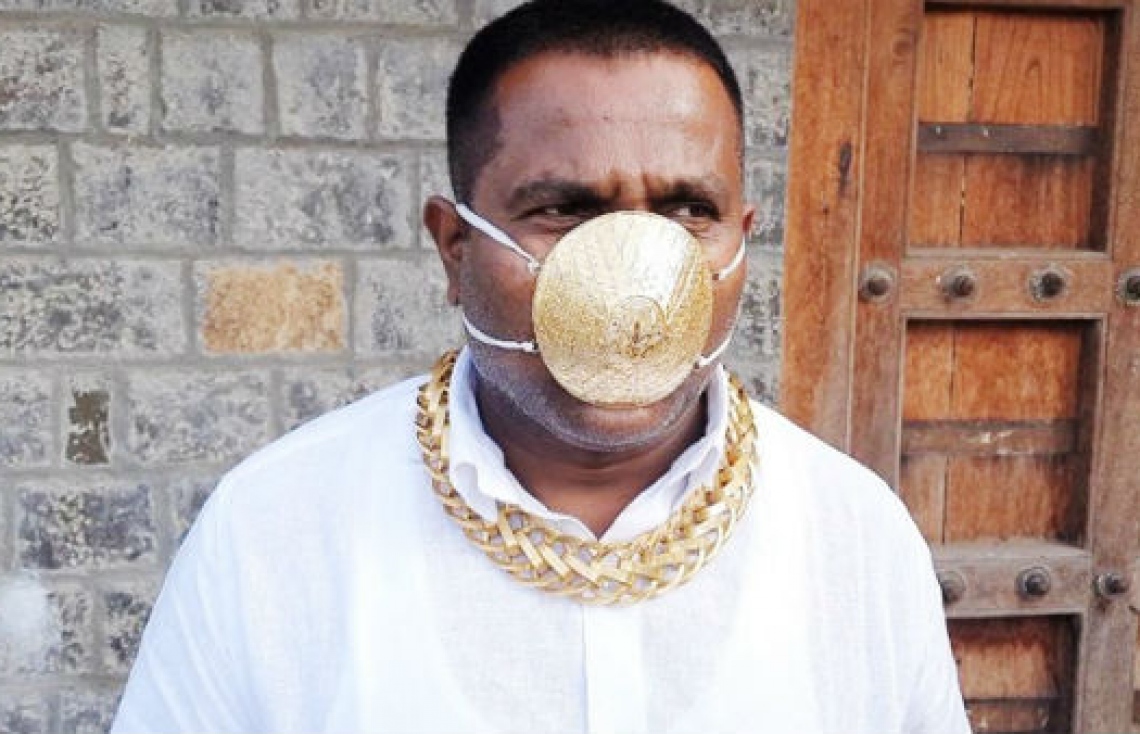 މިއީ ރަން މާސްކެއް އަޅާ މީހެއް