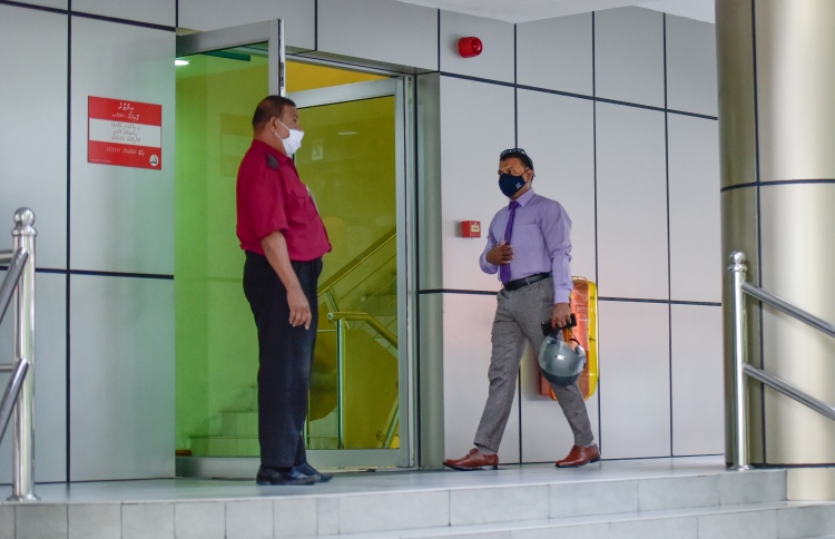 ބަލީގެ އަލާމާތްތަކާ އެކު ކުޅޭށާއި ކޮފީއަށާއި އޮފީހަށް