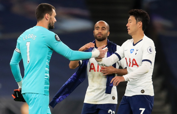 ޓޮޓެންހަމަށް މޮޅުވިއިރު، ސޮން އާއި ލޮރިސްގެ ކޯޅުމެއް