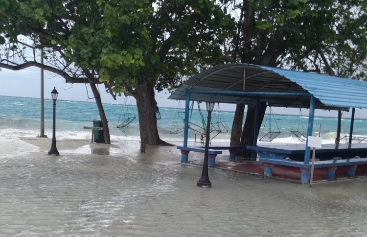 ބައެއް ރަށްރަށް ލޮނުގަނޑުގެ އަޑިއަށް!