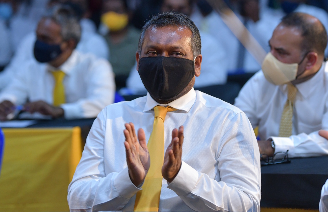 މާލެ: ޖުލައި 8، 2020: ޖަމާލުއްދީން ސްކޫލްގައި ބޭއްވި އެމްޑީޕީގެ ގައުމީ މަޖިލީހުގެ ޖަލްސާގެ ތެރެއިން: ކޮވިޑް-19 ފެތުރުން ކޮންޓްރޯލްކުރަން އެޅި ފިޔަވަޅުތަކުގެ ސަބަބުން ވަރަށް ބޮޑު ދައްޗަކާ ކުރިމަތިވެފައިވާ ކަަމަށާއި އެހެން ނަމަވެސް އެމްޑީޕީގެ ވައުދުތައް އަންނަނީ ފުއްދަމުން ކަމަށް ރައްޔިތުންގެ މަޖިލީހުގެ ރައީސް އަދި އެމްޑީޕީގެ ރައީސް މުހައްމަދު ނަޝީދު ވިދާޅުވި.-- ފޮޓޯތައް: އަހުމަދު އަވްޝަން އިލްޔާސް /މިހާރު