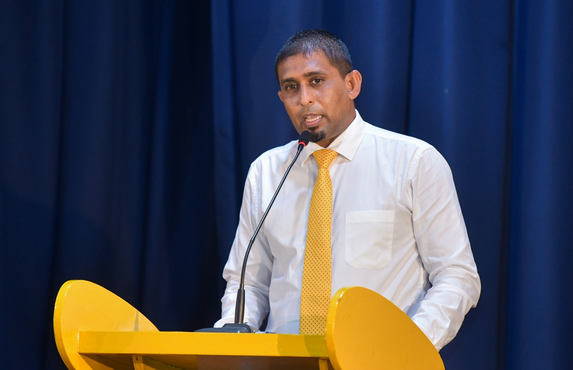 މާލެ: ޖުލައި 8، 2020: ޖަމާލުއްދީން ސްކޫލްގައި ބޭއްވި އެމްޑީޕީގެ ގައުމީ މަޖިލީހުގެ ޖަލްސާގެ ތެރެއިން: ކޮވިޑް-19 ފެތުރުން ކޮންޓްރޯލްކުރަން އެޅި ފިޔަވަޅުތަކުގެ ސަބަބުން ވަރަށް ބޮޑު ދައްޗަކާ ކުރިމަތިވެފައިވާ ކަަމަށާއި އެހެން ނަމަވެސް އެމްޑީޕީގެ ވައުދުތައް އަންނަނީ ފުއްދަމުން ކަމަށް ރައްޔިތުންގެ މަޖިލީހުގެ ރައީސް އަދި އެމްޑީޕީގެ ރައީސް މުހައްމަދު ނަޝީދު ވިދާޅުވި.-- ފޮޓޯތައް: އަހުމަދު އަވްޝަން އިލްޔާސް /މިހާރު