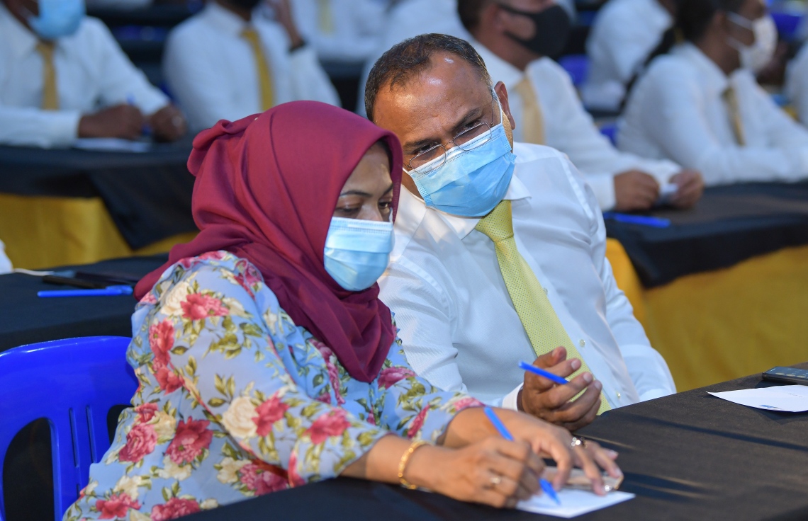 މާލެ: ޖުލައި 8، 2020: ޖަމާލުއްދީން ސްކޫލްގައި ބޭއްވި އެމްޑީޕީގެ ގައުމީ މަޖިލީހުގެ ޖަލްސާގެ ތެރެއިން: ކޮވިޑް-19 ފެތުރުން ކޮންޓްރޯލްކުރަން އެޅި ފިޔަވަޅުތަކުގެ ސަބަބުން ވަރަށް ބޮޑު ދައްޗަކާ ކުރިމަތިވެފައިވާ ކަަމަށާއި އެހެން ނަމަވެސް އެމްޑީޕީގެ ވައުދުތައް އަންނަނީ ފުއްދަމުން ކަމަށް ރައްޔިތުންގެ މަޖިލީހުގެ ރައީސް އަދި އެމްޑީޕީގެ ރައީސް މުހައްމަދު ނަޝީދު ވިދާޅުވި.-- ފޮޓޯތައް: އަހުމަދު އަވްޝަން އިލްޔާސް /މިހާރު