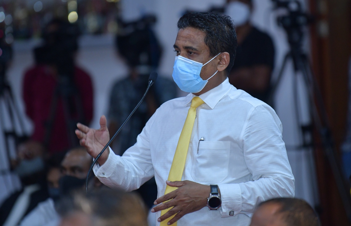 މާލެ: ޖުލައި 8، 2020: ޖަމާލުއްދީން ސްކޫލްގައި ބޭއްވި އެމްޑީޕީގެ ގައުމީ މަޖިލީހުގެ ޖަލްސާގެ ތެރެއިން: ކޮވިޑް-19 ފެތުރުން ކޮންޓްރޯލްކުރަން އެޅި ފިޔަވަޅުތަކުގެ ސަބަބުން ވަރަށް ބޮޑު ދައްޗަކާ ކުރިމަތިވެފައިވާ ކަަމަށާއި އެހެން ނަމަވެސް އެމްޑީޕީގެ ވައުދުތައް އަންނަނީ ފުއްދަމުން ކަމަށް ރައްޔިތުންގެ މަޖިލީހުގެ ރައީސް އަދި އެމްޑީޕީގެ ރައީސް މުހައްމަދު ނަޝީދު ވިދާޅުވި.-- ފޮޓޯތައް: އަހުމަދު އަވްޝަން އިލްޔާސް /މިހާރު