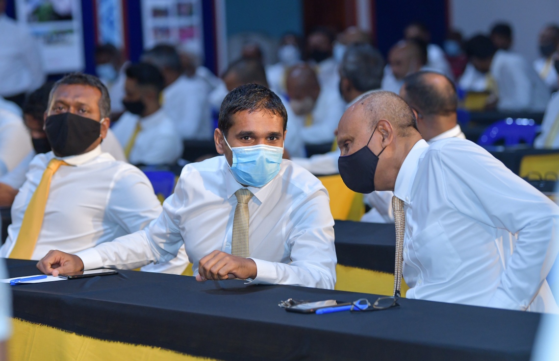 މާލެ: ޖުލައި 8، 2020: ޖަމާލުއްދީން ސްކޫލްގައި ބޭއްވި އެމްޑީޕީގެ ގައުމީ މަޖިލީހުގެ ޖަލްސާގެ ތެރެއިން: ކޮވިޑް-19 ފެތުރުން ކޮންޓްރޯލްކުރަން އެޅި ފިޔަވަޅުތަކުގެ ސަބަބުން ވަރަށް ބޮޑު ދައްޗަކާ ކުރިމަތިވެފައިވާ ކަަމަށާއި އެހެން ނަމަވެސް އެމްޑީޕީގެ ވައުދުތައް އަންނަނީ ފުއްދަމުން ކަމަށް ރައްޔިތުންގެ މަޖިލީހުގެ ރައީސް އަދި އެމްޑީޕީގެ ރައީސް މުހައްމަދު ނަޝީދު ވިދާޅުވި.-- ފޮޓޯތައް: އަހުމަދު އަވްޝަން އިލްޔާސް /މިހާރު