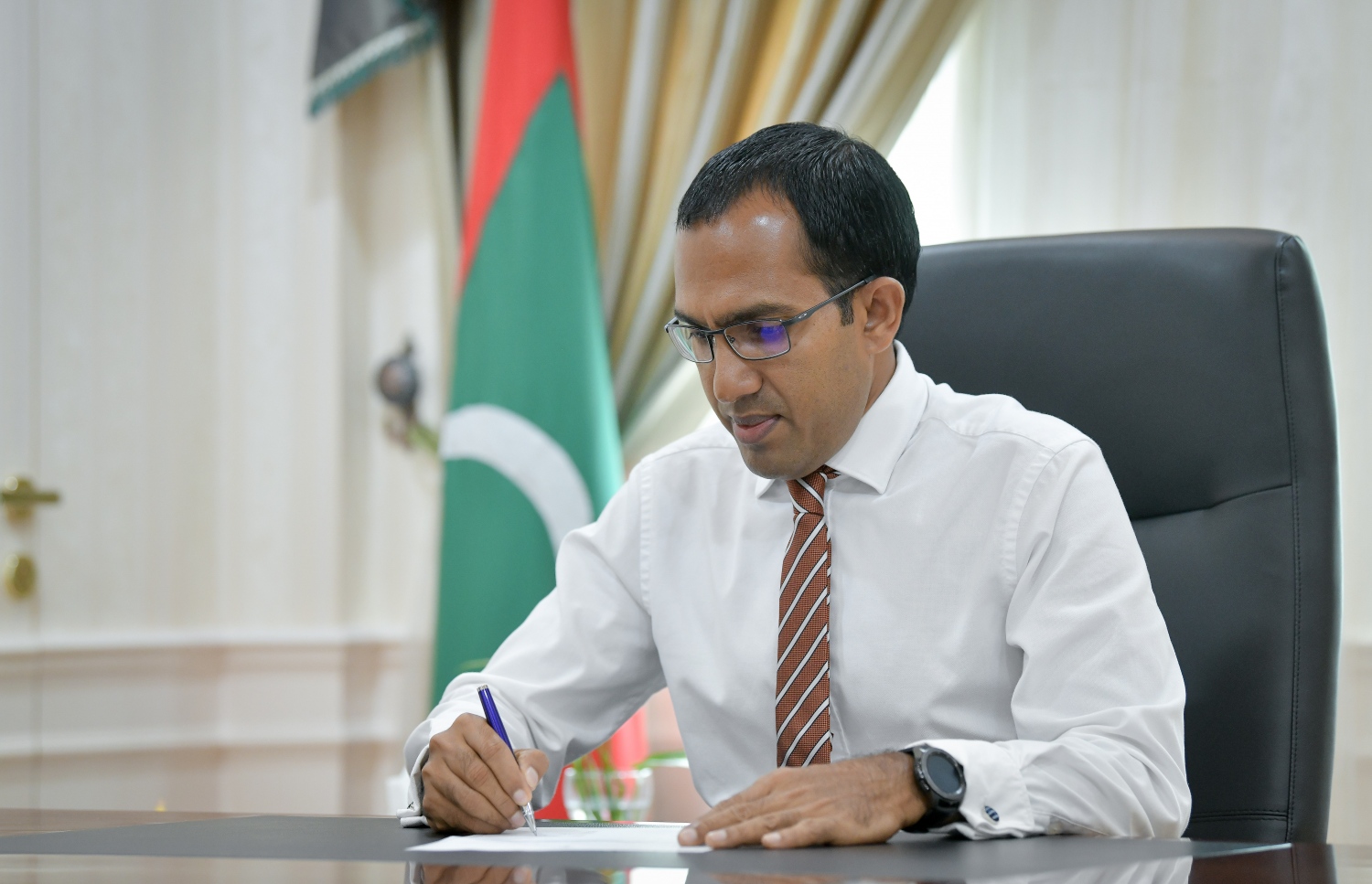 މިނިސްޓަރު މަލީހު، އޭނާގެ އިތުބާރު ނެތްކަމަށް އެމްޑީޕީގެ ޕީޖީ ގްރޫޕުން ވަނީ ނިންމާފައި.