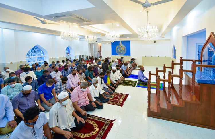 ކުޑަކުދިން އިމާމުވެ ނަމާދު ނުކުރަން އަންގައިފި