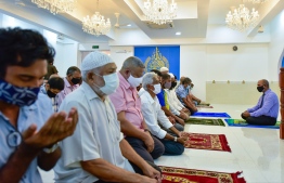 People praying in Maaveyo Mosque -- Photo: Ahmed Awshan Ilyas/ Mihaaru