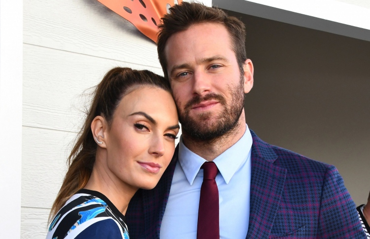 އާމީ ހެމާ އާއި އެލިޒަބެތު.