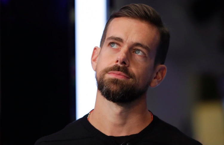 މުސާރަ ދޭން ޓްވިޓާގެ ވެރިޔާ 3 މިލިއަން ހަދިޔާކޮށްފި