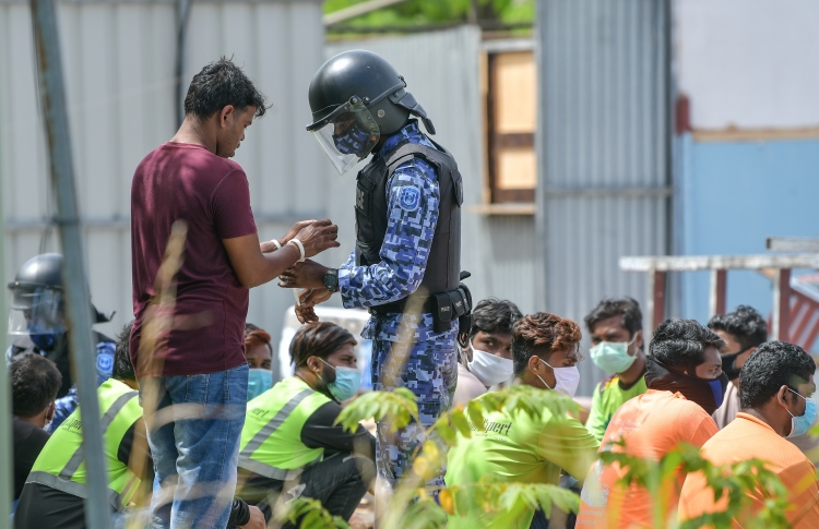 މުސާރައިގެ މައްސަލައިގައި ބިދޭސީންގެ ބޮޑު ހަމަނުޖެހުމެއް