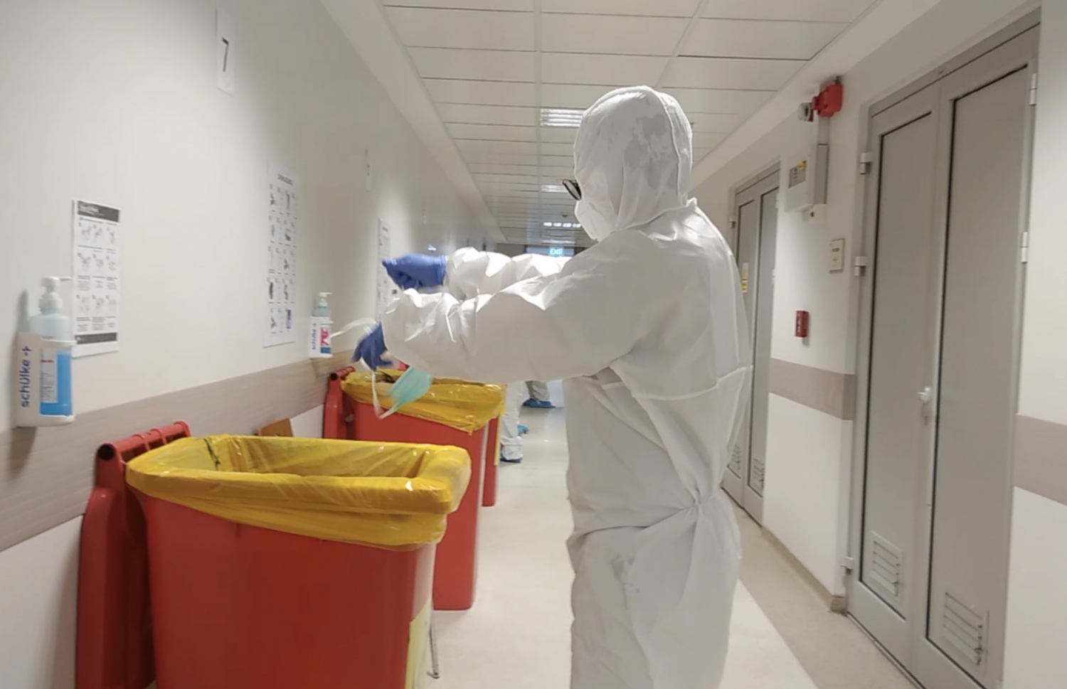 ޓްރީ ޓޮޕް ހޮސްޕިޓަލް ޑިސްއިންފެކްޓް ކުރަނީ-- ފޮޓޯ: ޓްރީ ޓޮޕް