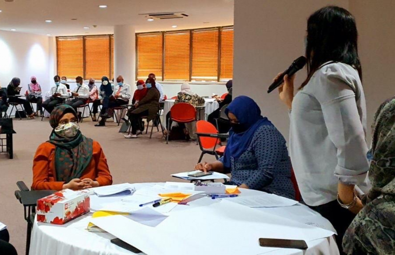 ޖެންޑާ މިނިސްޓްރީން ބުރާސްފަތި ދުވަހު ބޭއްވި ބައްދަލުވުން: އެތަނުން އެއް ބައިވެރިއަކު ވަނީ ކޮވިޑް-19 އަށް ޕޮޒިޓިވް ވެފައި-- ފޮޓޯ: ޖެންޑާ މިނިސްޓްރީ