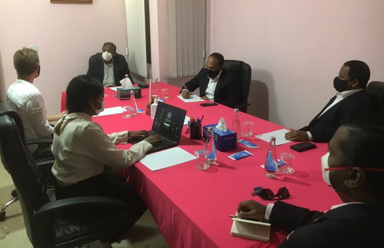 އިނގިރޭސި ސަފީރާއެކު އިދިކޮޅުން ބައްދަލުވުމެއް