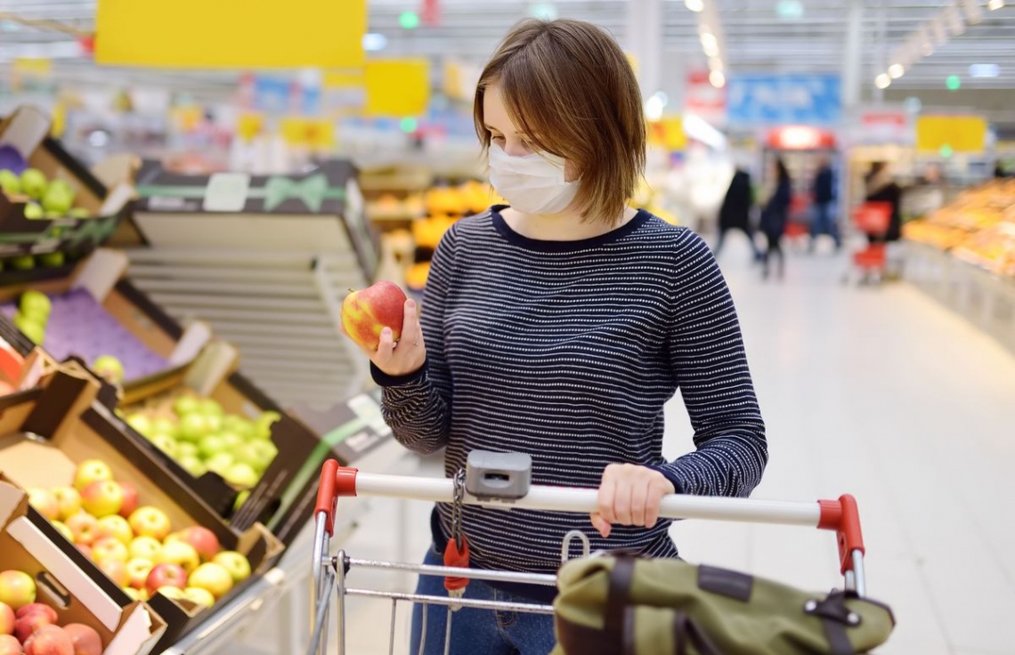 ޔޫކޭގައި ފިހާރަތަކަށް ވަންނައިރު މާސްކު އެޅުން މަޖުބޫރު