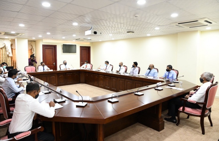 އަސްލަމާއި މުއިއްޒު ކޮމިޓީގައި:އަގާ ގުޅޭ ހޫނު ބަހުސެއް