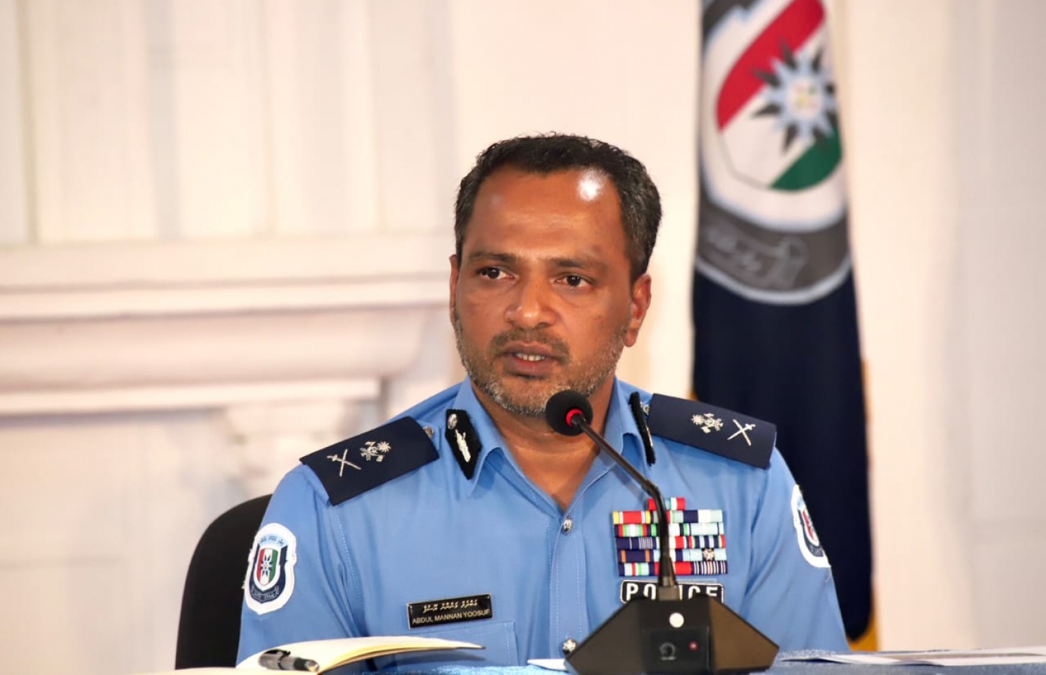 މަންނާން ނޫސްވެރިންނާ ވާހަކަ ދައްކަވަނީ: މި މައްސަލައިގައި ފުލުހުންނަށް އަމާޒުކުރާ ތުހުމަތުތައް އޭނާ ދޮގުކުރައްވާ. --ފޮޓޯ/ޕޮލިސް