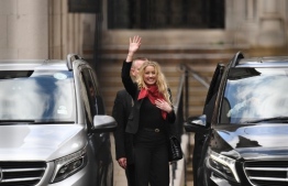 US actress Amber Heard waves as she leaves the High Court in London, on July 16, 2020 after attending on day eight of the libel trial by her former husband US actor Johnny Depp against News Group Newspapers (NGN). - Depp is suing the publishers of The Sun and the author of the article for the claims that called him a "wife-beater" in April 2018. (Photo by DANIEL LEAL-OLIVAS / AFP)