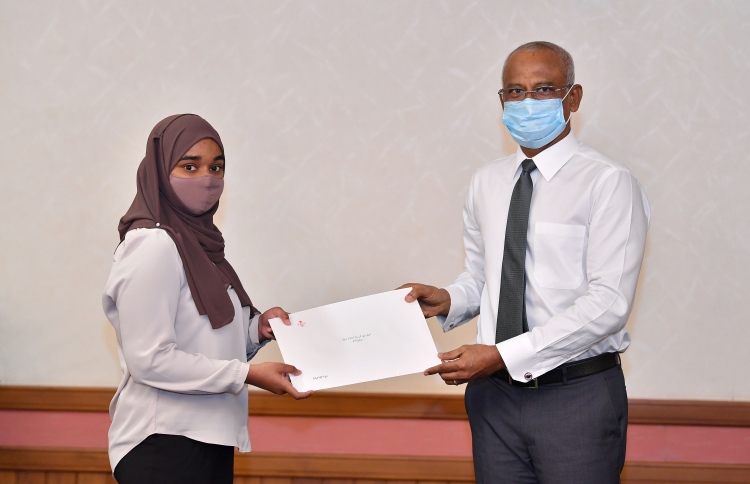 ހަތް ދަރިވަރަކަށް ރައީސްގެ ސްކޮލަޝިޕް ދީފި