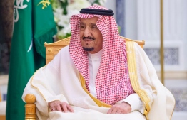 (FILES) This file handout photo taken on March 5, 2020, provided by the Saudi Royal Palace, shows King Salman bin Abdulaziz during a meeting in the capital Riyadh. - Saudi Arabia's 84-year-old ruler King Salman has been admitted to hospital in the capital Riyadh for gall bladder inflammation, the royal court said. (Photo by Bandar AL-JALOUD / Saudi Royal Palace / AFP) / RESTRICTED TO EDITORIAL USE - MANDATORY CREDIT "AFP PHOTO / SAUDI ROYAL PALACE / BANDAR AL-JALOUD" - NO MARKETING - NO ADVERTISING CAMPAIGNS - DISTRIBUTED AS A SERVICE TO CLIENTS