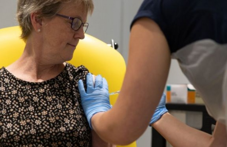 އޮކްސްފޯޑު ޔުނިވާސިޓީގެ ވެކްސިން ކާމިޔާބު