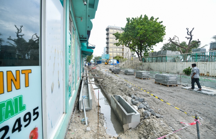 ޝަކުވާ ބޮޑަސް މަގުތައް ދެން ބަންދުކުރާނީ ދުވާލު