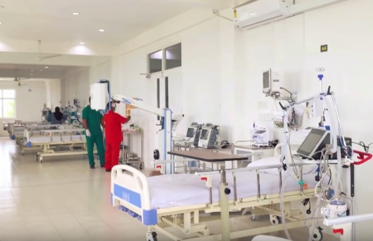 ކޮވިޑުގައި އެޑްމިޓްކުރާ މީހުން ގިނަވެ އެނދުތައް ފުރެނީ