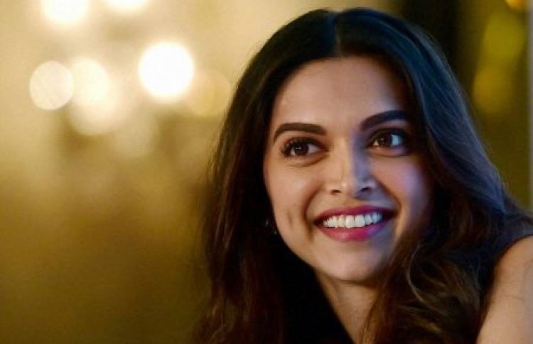 ދީޕިކާ ސޯޝަލް މީޑިއާއާ ދުރަށް