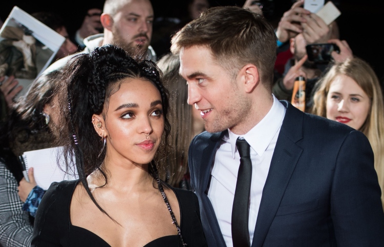 ރޮބަޓް ޕެޓިންސަން އެންގޭޖްވީ؟