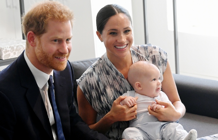 ޑްރޯންއަކުން ހެރީގެ ދަރިކަލުންގެ ފޮޓޯ ނެގުމުން ދައުވާ